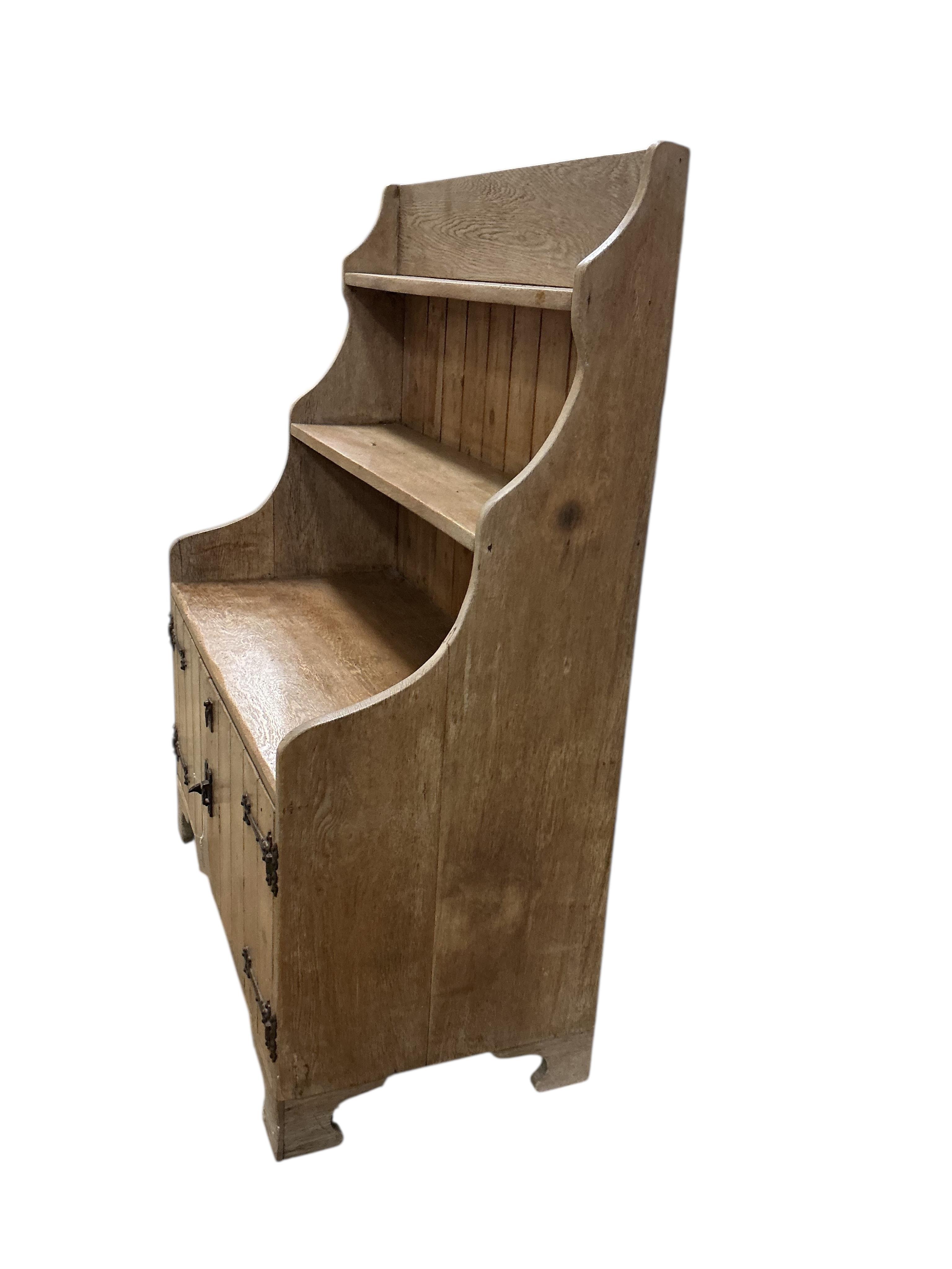 An oak and pine graduated open bookcase cupboard, width 91cm, depth 44cm, height 121cm